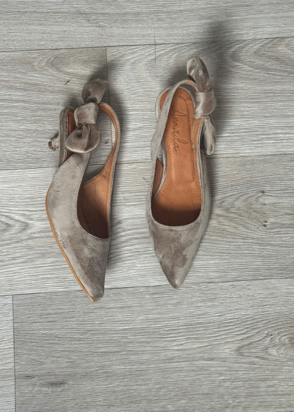 Tacón Emma Moño Avellana